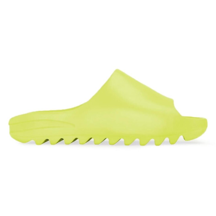 Las Yeezy Slide Green Glow 2022 son sandalias en verde neón, de material EVA, con puntera abierta y suela dentada para mejor tracción.